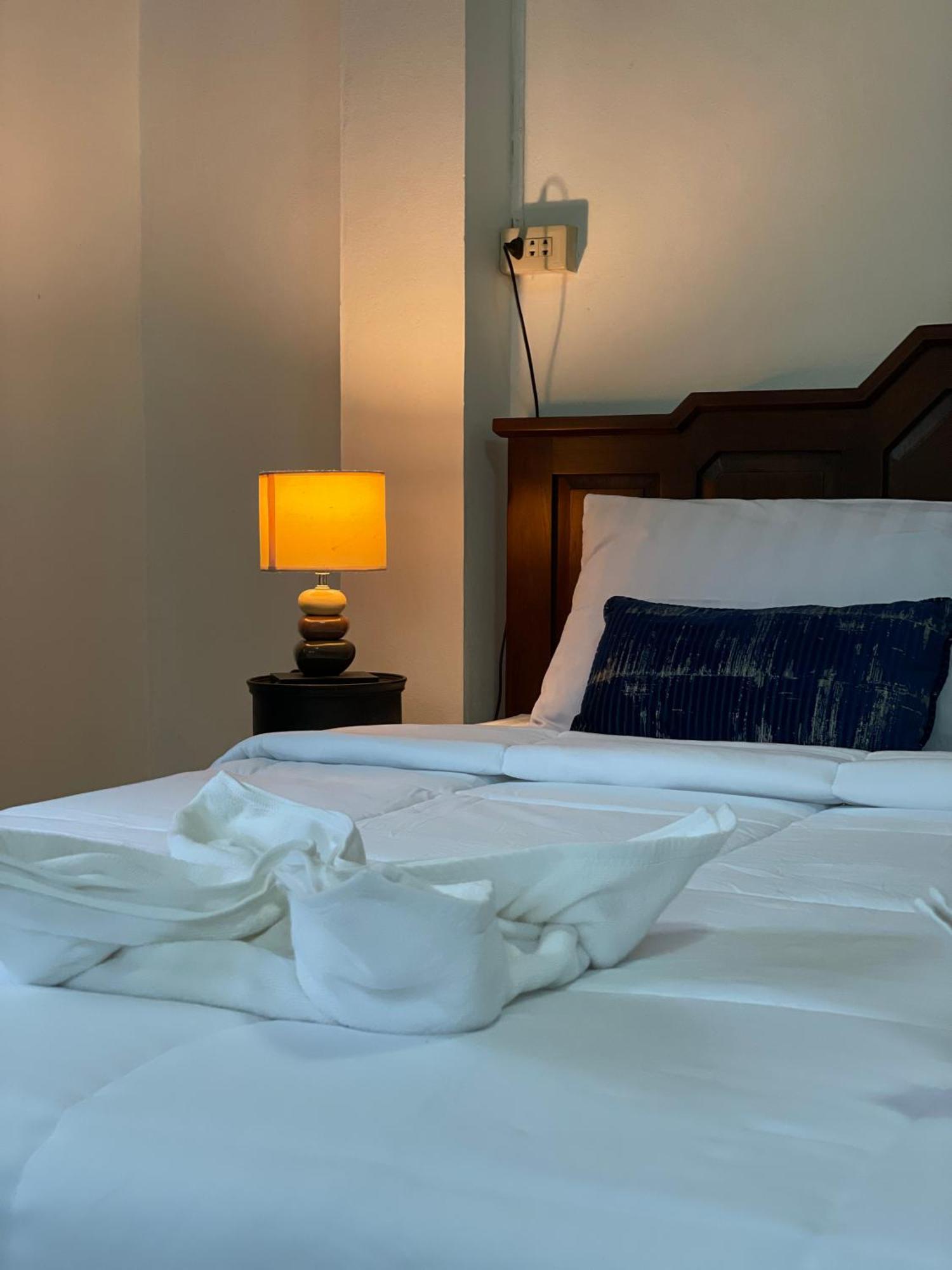 Sunrise Beach Villa Сураттхани Экстерьер фото